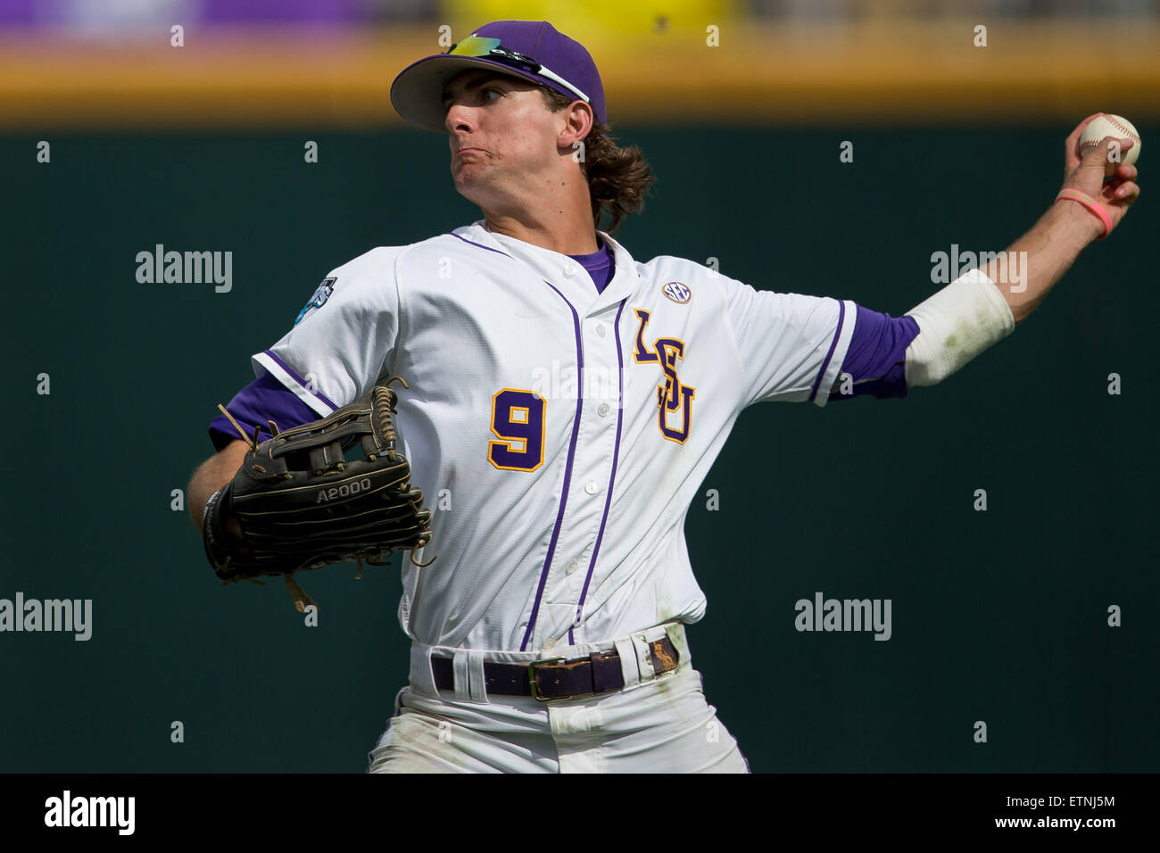 14. Juni 2015: LSU Outfielder Mark Laird #9 in Aktion während Spiel 3 der 2015 NCAA Men es College World Series zwischen TCU Horned Frogs und LSU Tigers im TD Ameritrade Park in Omaha, NE. TCU gewann 10-3. Die heutige Anwesenheit 24,506.Nathan Olsen/Cal Sport Media Stockfoto