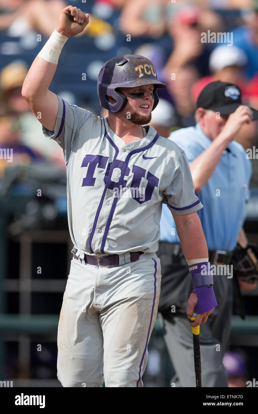 14. Juni 2015: TCU Evan Skoug #9 in Aktion während Spiel 3 der 2015 NCAA Men es College World Series zwischen TCU Horned Frogs und LSU Tigers im TD Ameritrade Park in Omaha, NE. TCU gewann 10-3. Die heutige Anwesenheit 24,506.Nathan Olsen/Cal Sport Media Stockfoto