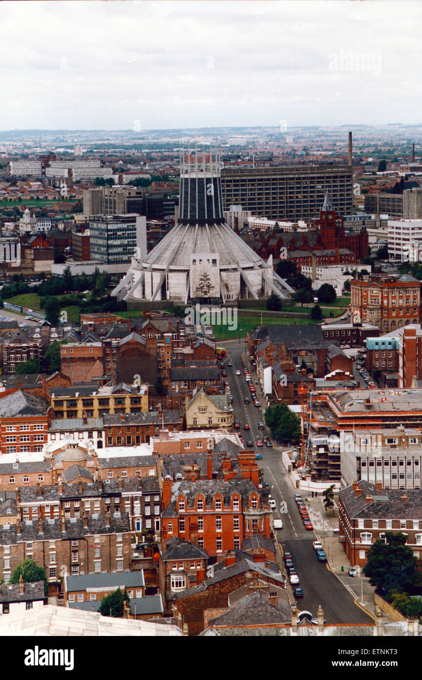 Blick auf Liverpool Metropolitan Cathedral der anglikanischen Kathedrale entnommen. Liverpool, 28. Juli 1993. Stockfoto