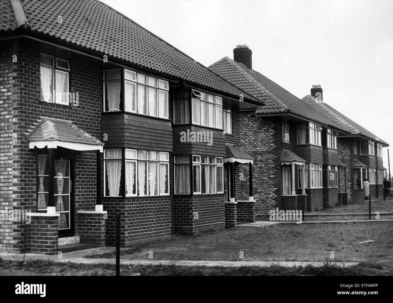 Diese Häuser sind nur einige derjenigen, die als das Resultat von 15 Monaten Arbeit Leeside Avenue, Kirkby gebaut. 17. Juni 1956. Stockfoto