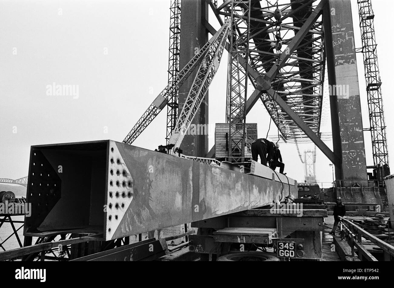 Neue Forth Road Bridge im Bau. Die Forth Road Bridge ist eine Hängebrücke in Ost-Zentral-Schottland. Die Bridge, eröffnet im Jahre 1964, erstreckt sich über den Firth of Forth, Fife, am North Queensferry West Lothian, am South Queensferry herstellen. 7. Juni 1 Stockfoto