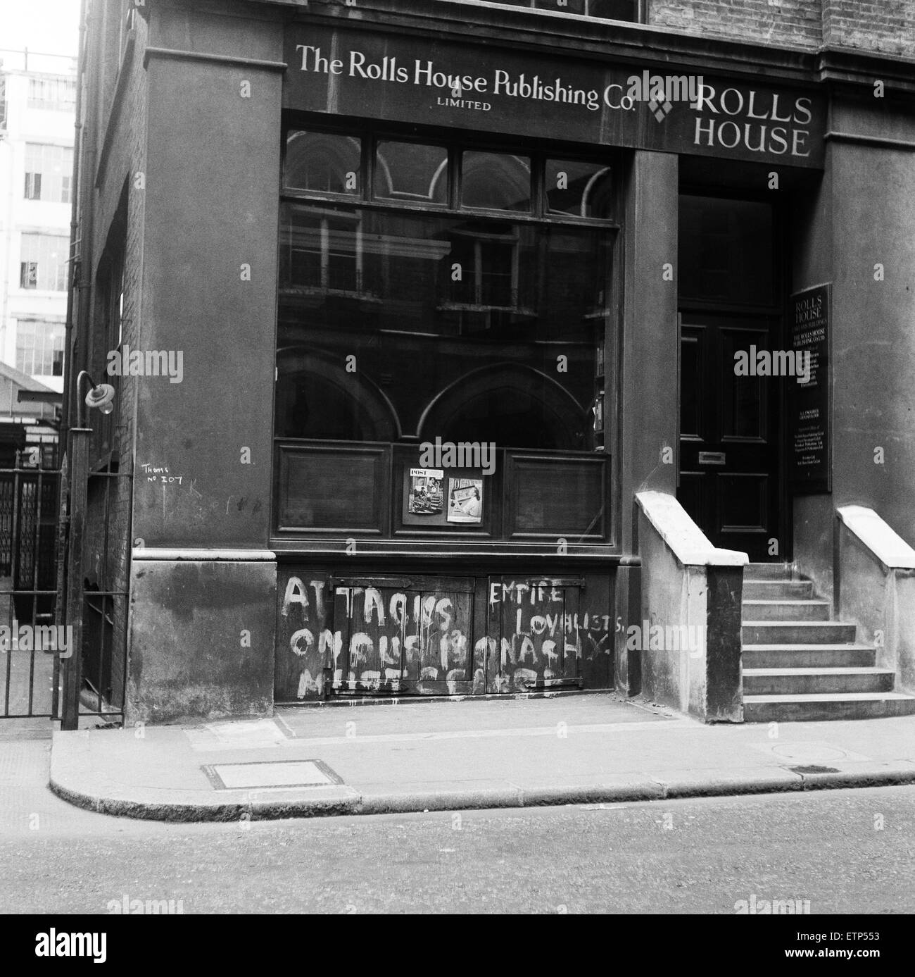 Empire Loyalists malen Slogans auf Häuser der Königin Kritiker. 18. August 1957. Stockfoto