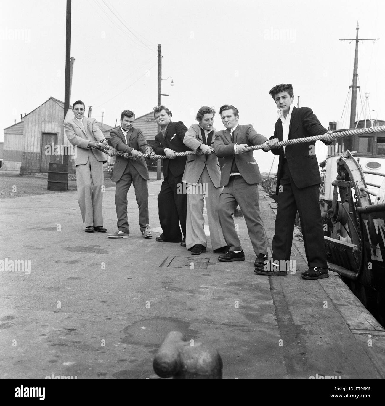 "Dockside Dandys" einschließlich David Goldspink, 17, Ray Winney, 16, Johnny Ball, 16, Tony Scrivens, 16 bei Lowestoft, Suffolk. 16. Mai 1962. Stockfoto