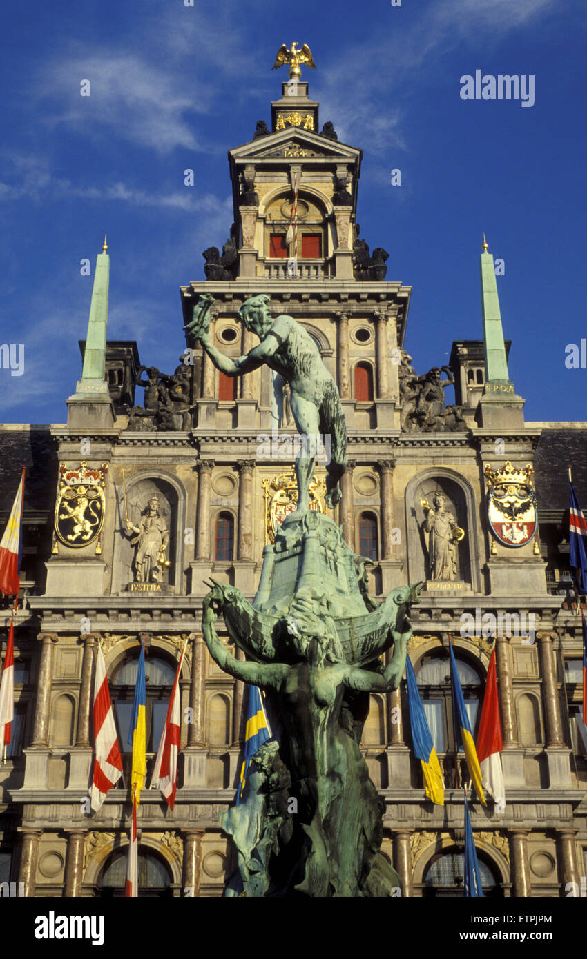 BEL, Belgien, Antwerpen, Brabo-Brunnen vor dem Rathaus auf dem Markt.  BEL, Belgien, Antwerpen, der Brabobrunnen vor Stockfoto
