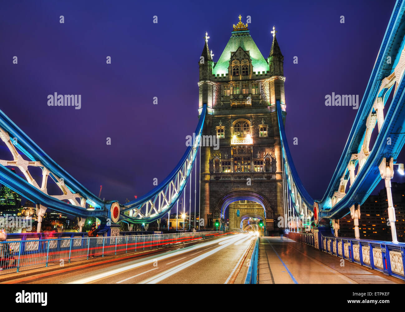 Tower Bridge in London, Vereinigtes Königreich bei Nacht Stockfoto