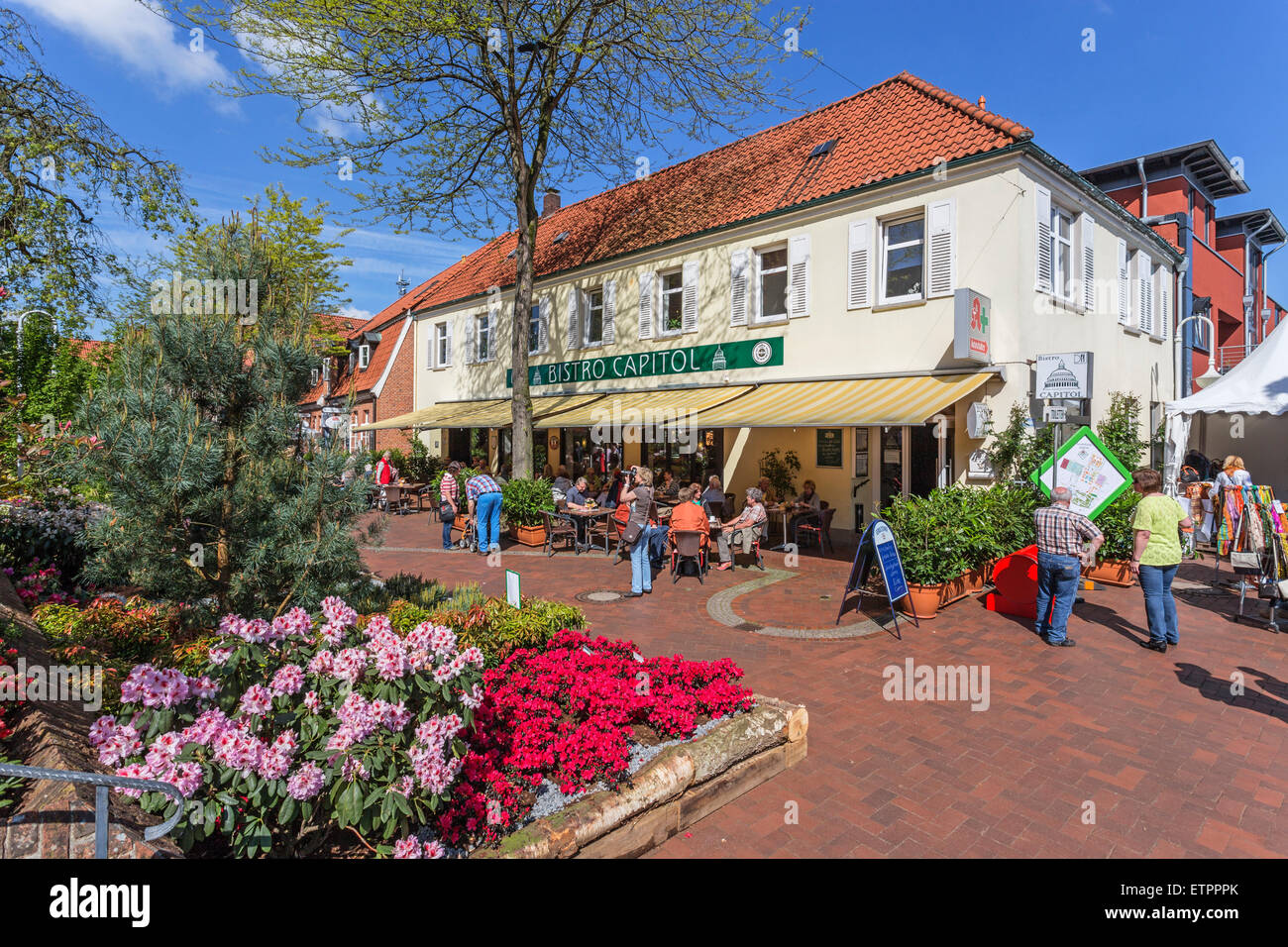 Kirchstraße, Café, Rhododendron-Ausstellung "RHODO 2014" in Westerstede, Ammerland, Niedersachsen, Deutschland, Stockfoto