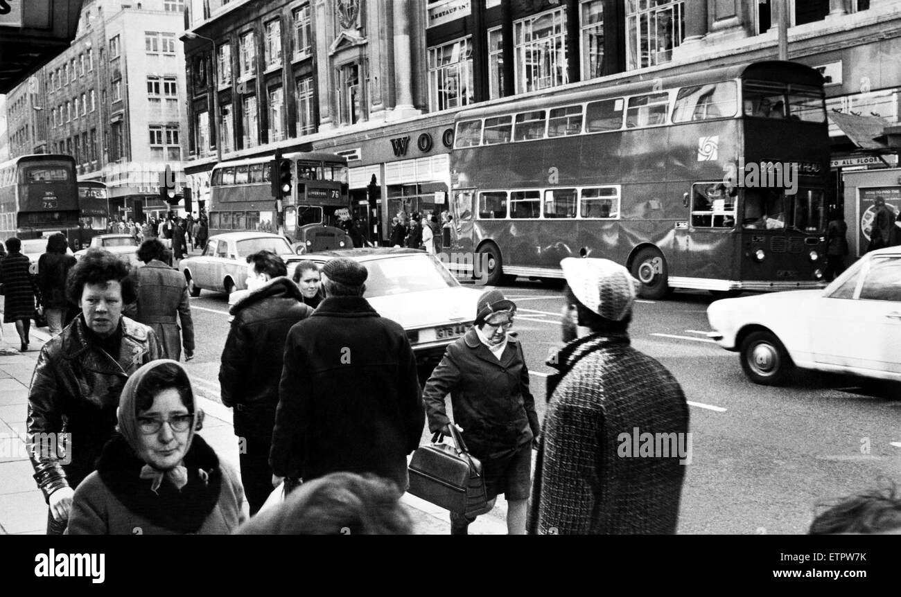 Einen letzten Blick auf das Treiben der Church Street, Liverpool, bevor Fußgängerzonen am 17. März 1974 beginnt. Church Street, ist eine der Liverpool, Merseyside Einkaufsstraßen. 16. März 1974. Stockfoto