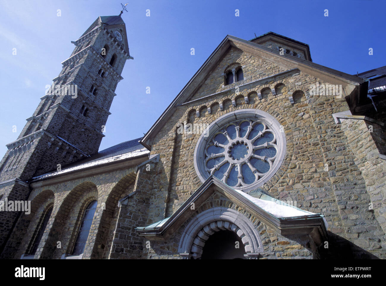 BEL, Belgien, Eastbelgium, Buetgenbach, Kirche St. Stephanus.  BEL, Belgien, Ostbelgien, Buetgenbach, St. Stephanuskirche. Stockfoto