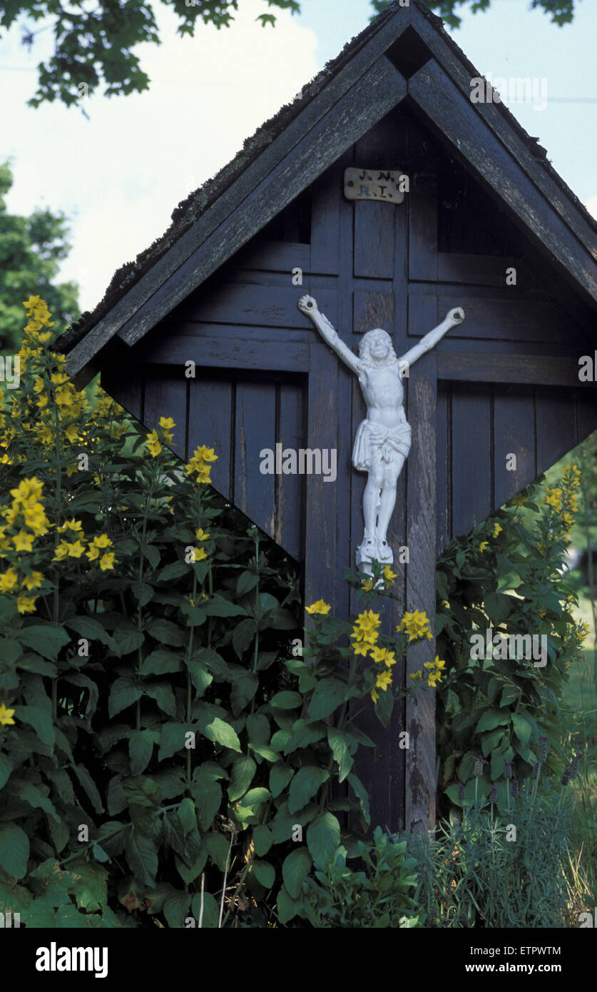 BEL, Belgien, Eastbelgium, Kreuz in Buetgenbach.  BEL, Belgien, Ostbelgien, Wegkreuz in Buetgenbach. Stockfoto