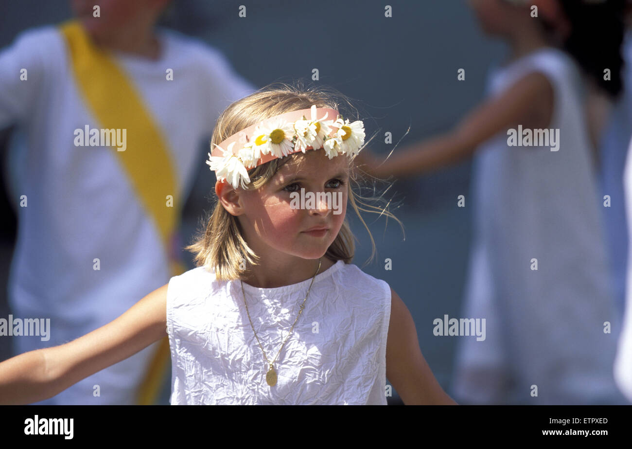 BEL, Belgien, Eastbelgium, Malmedy, Festzug von Mädchen und jungen am 24. Juni Rondes De La Saint-Jean.  BEL, Belgien, Ostbe Stockfoto