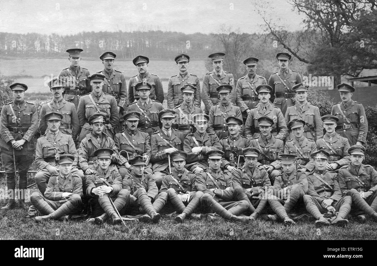 Offiziere der 17. Service-Bataillon des Regiments Könige Liverpool. 2. Juli 1915 Top-Reihe: von links nach rechts: 2. Lt A Ribonson 2. Lt A. I. Draper 2nd Lt H Higson LT C. A. Emery Lt B. S. Thompson 2nd Lt S. J. Faris 2nd Lt A. G. Heap zweite Reihe: Lt C. Stockfoto