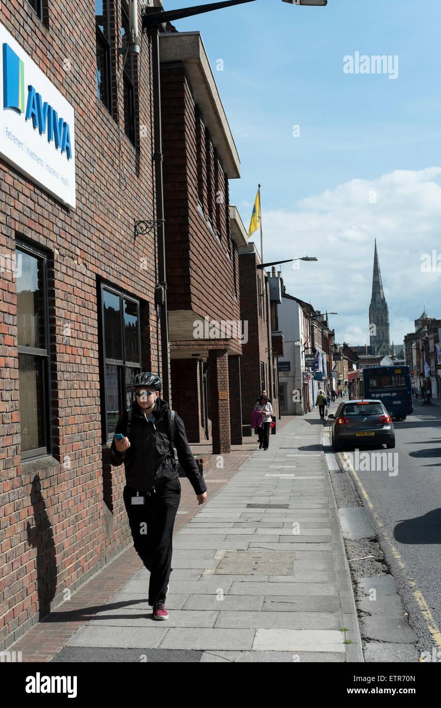 Salisbury, UK. 15. Juni 2015. Aviva, (ehemals Freunde leben) haben heute angekündigt, dass sie aus Salisbury an einem Strang ziehen. Das Unternehmen nahm nur auf das Versicherungsgeschäft von Friends Life am Ende des vergangenen Jahres. Aviva hat Hauptbüros auf Castle Street, und beschäftigt rund 450 Mitarbeiter. Alle diese Jobs in Salisbury werden innerhalb von 18 Monaten gestrichen werden. Ihre Büros in der Stadt von Salisbury werden geschlossen. Bildnachweis: Paul Chambers/Alamy Live-Nachrichten Stockfoto