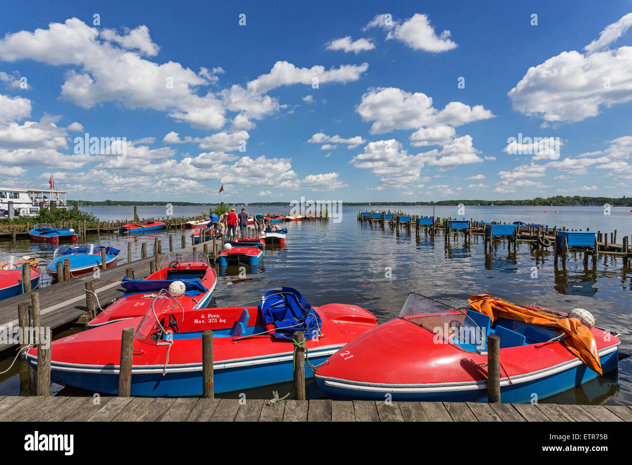 Tretboot-Verleih, Tretboot Pier am Kurpark, Bad Zwischenahn, Ammerland,  Niedersachsen, Deutschland Stockfotografie - Alamy