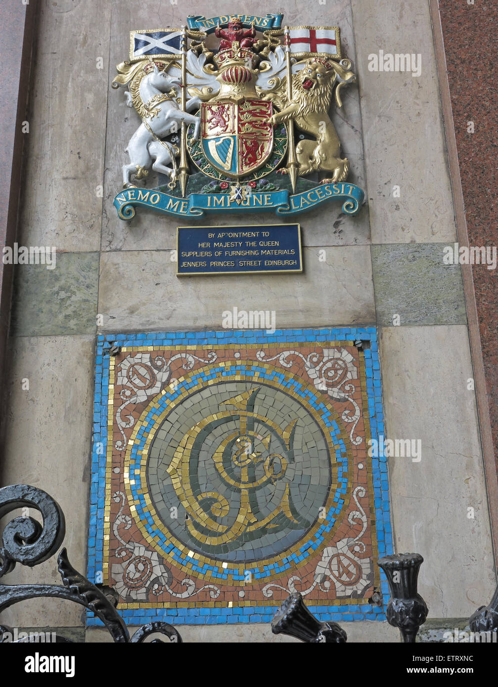 Jenners Kaufhaus Princes St Edinburgh Schottland UK - königliche Ernennung Wappen und logo Stockfoto
