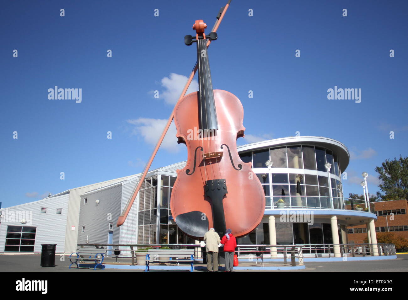 Die große Geige am Sydney Marine Terminal in Nova Scotia. Stockfoto