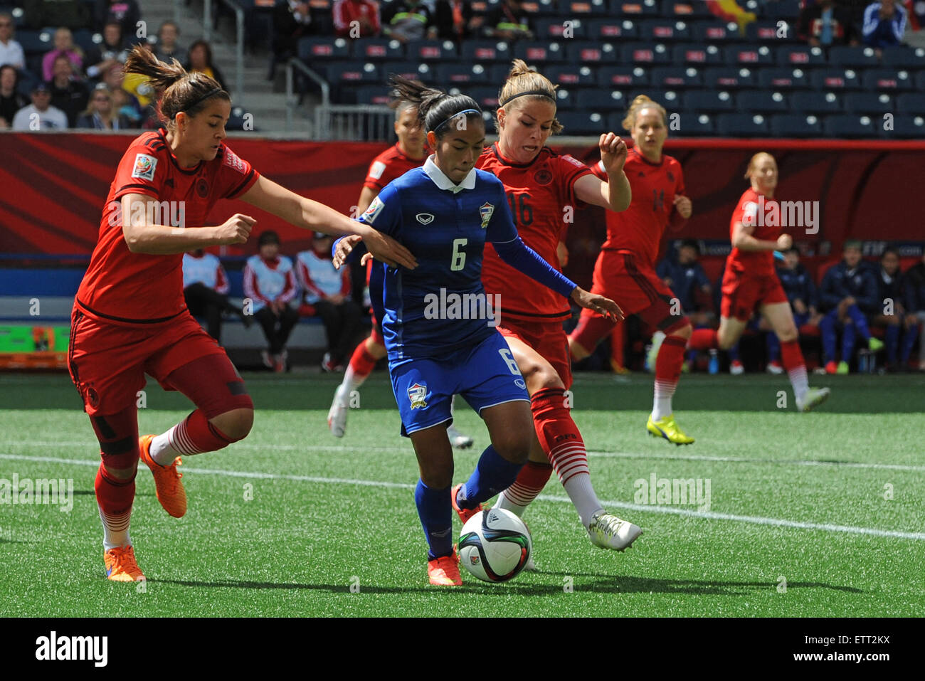 Winnipeg, Kanada. 15. Juni 2015. FIFA Frauen WM Gruppe B. Spiel zwischen Thailand Vs Deutschland Nationalmannschaften in Winnipeg Stadion Winnipeg (CAN) 15. Juni 2015 Credit: Anatoliy Tscherkasow/Alamy Live News Stockfoto