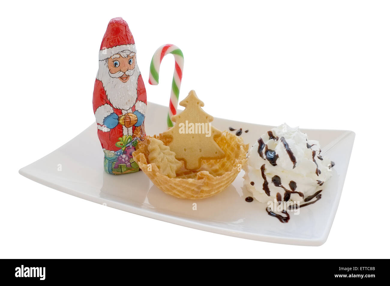 Eis in der Waffel Kegel / Schüssel mit Weihnachtsdekoration isoliert auf weißem Hintergrund Stockfoto