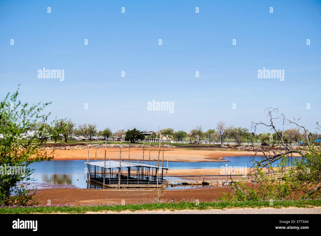 Ein Angelsteg in Dürre heimgesuchten Hefner See in Oklahoma City, Oklahoma, USA. Stockfoto