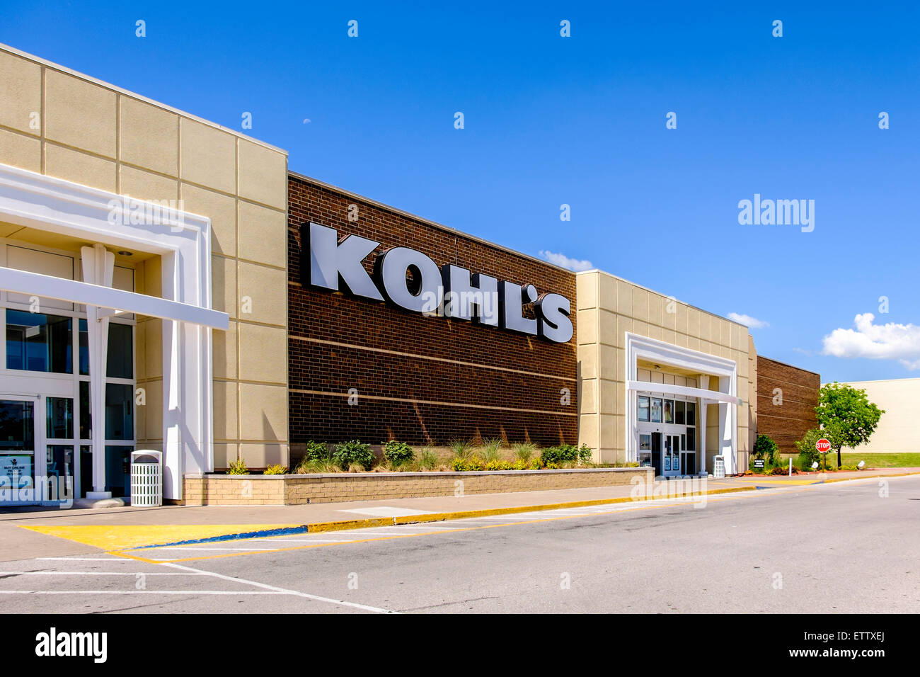 Kohls Kaufhaus Exterieur Front in Oklahoma City, Oklahoma, USA. Schrägansicht. Stockfoto