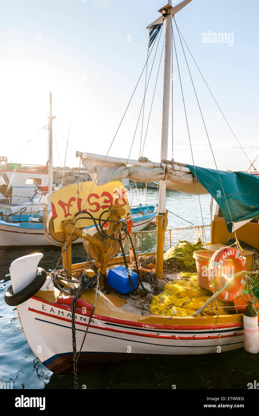 Griechenland, Korfu, Arillas, Fischerboot im Hafen Stockfoto