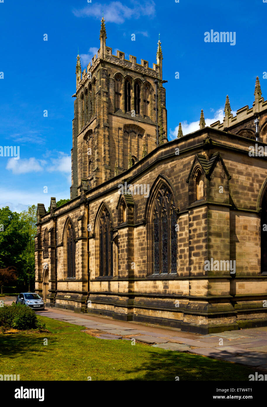 Allerheiligen mit Holy Trinity Church Of England Pfarrkirche in der Stadt von Loughborough Leicestershire England UK Stockfoto