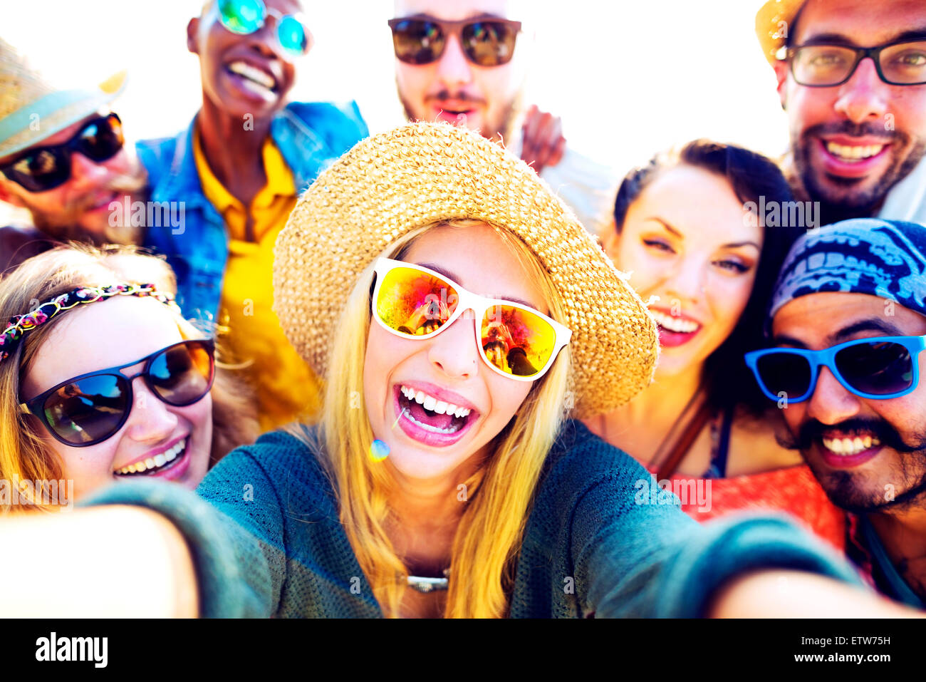Diverse Leute Strand Sommer Freunde Spaß Selfie Konzept Stockfoto