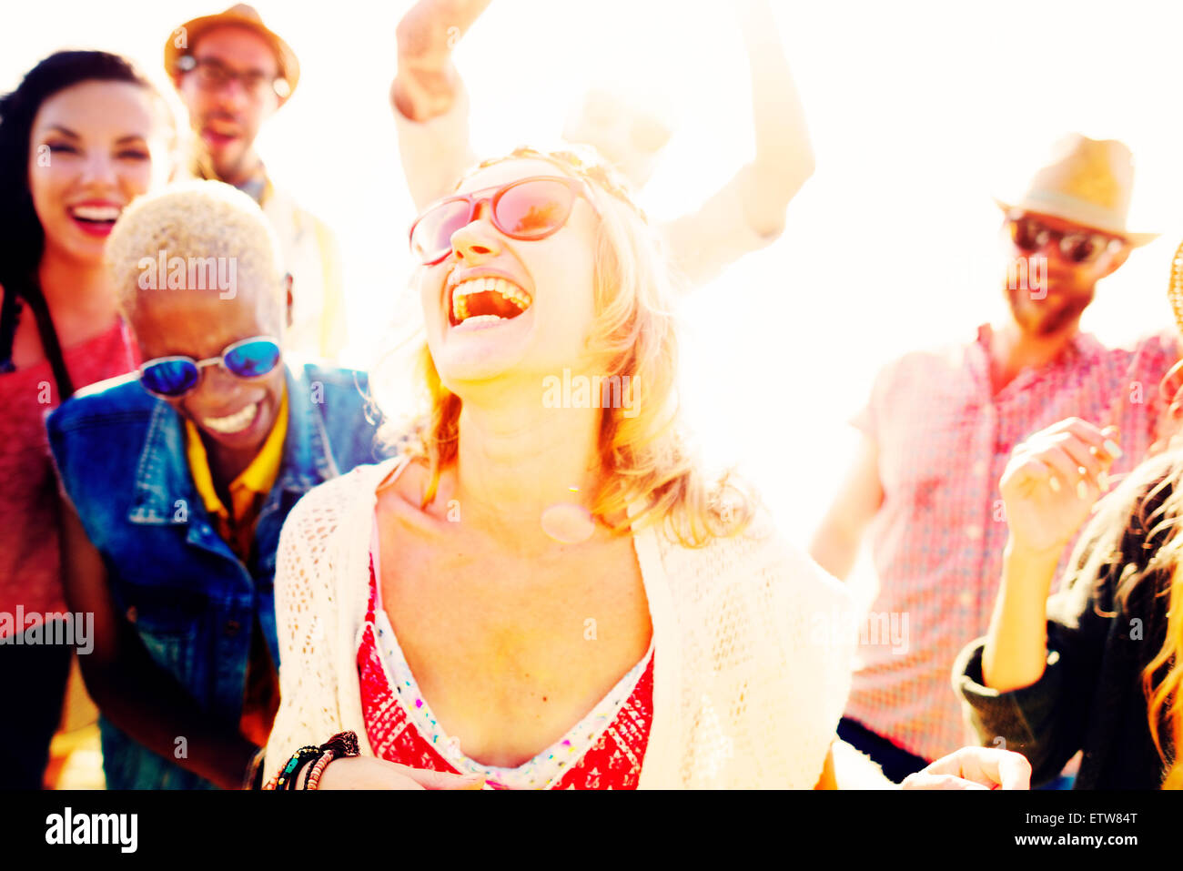 Jugendliche Freunde Beach Party Glück Konzept Stockfoto