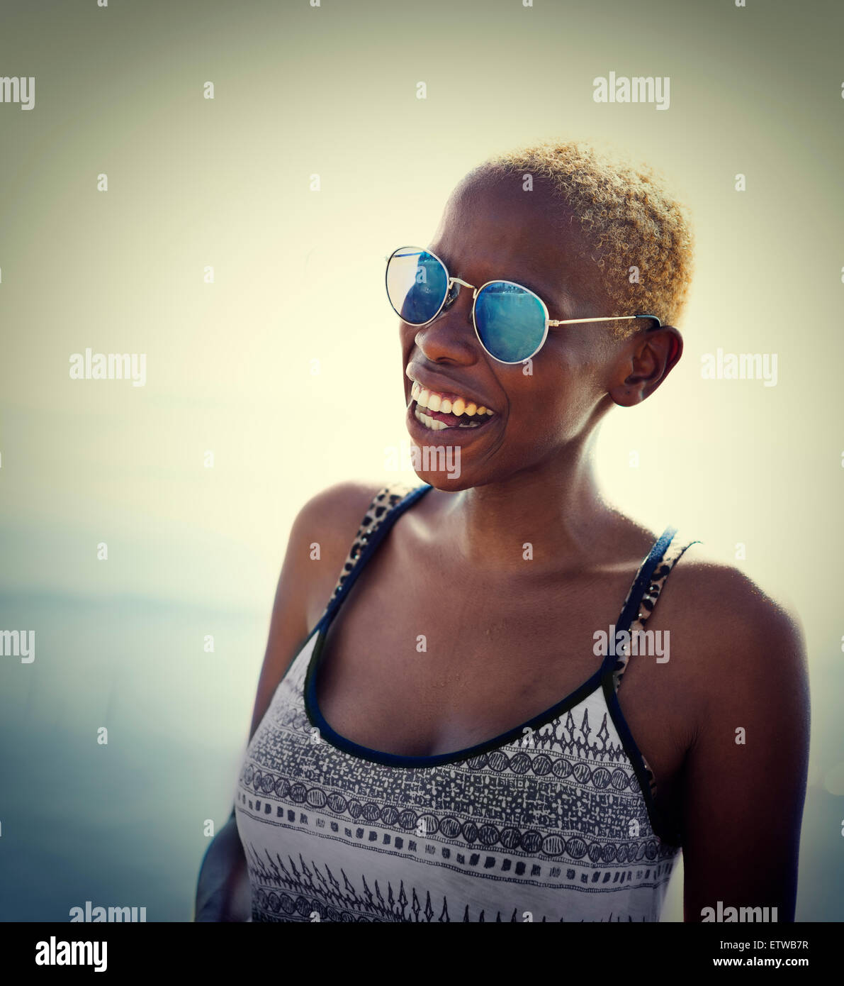 Afrikanische Frau Lady Sommerstrand lächelnd Konzept Stockfoto