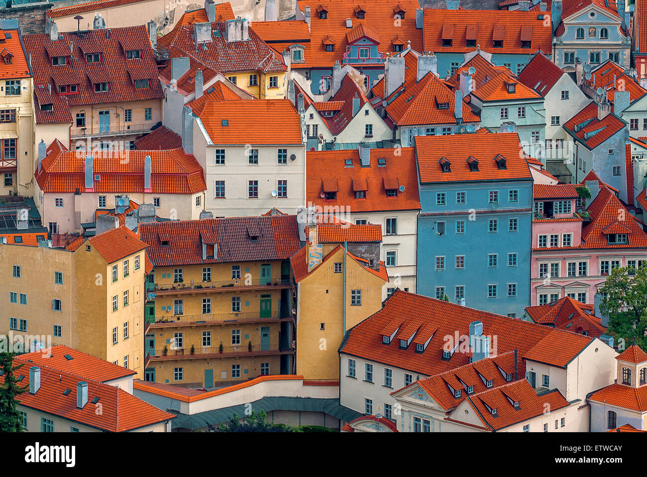 Prager Häuser und Dächer, unverwechselbare Stadtbild von Tschechien Hauptstadt Architektur Stockfoto
