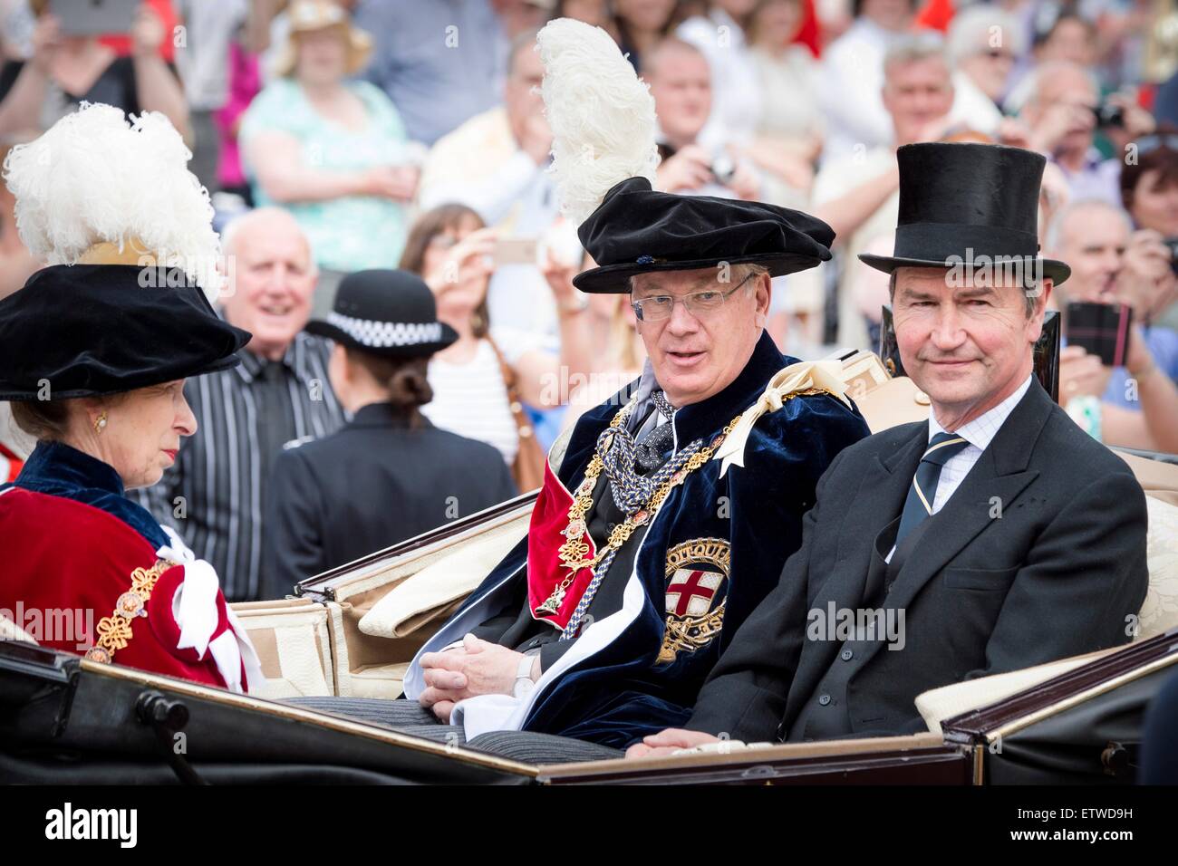 Windsor, UK. 15. Juni 2015. Prinzessin Anne (L), Prinz Richard, Duke of Gloucester, und Timothy Laurence besuchen im Orden von der Strumpfband-Service im St George's Chapel in Windsor Castle am 15. Juni 2015 in Windsor in England. Foto: Patrick van Katwijk / POINT DE VUE OUT - NO WIRE SERVICE-/ Dpa/Alamy Live News Stockfoto