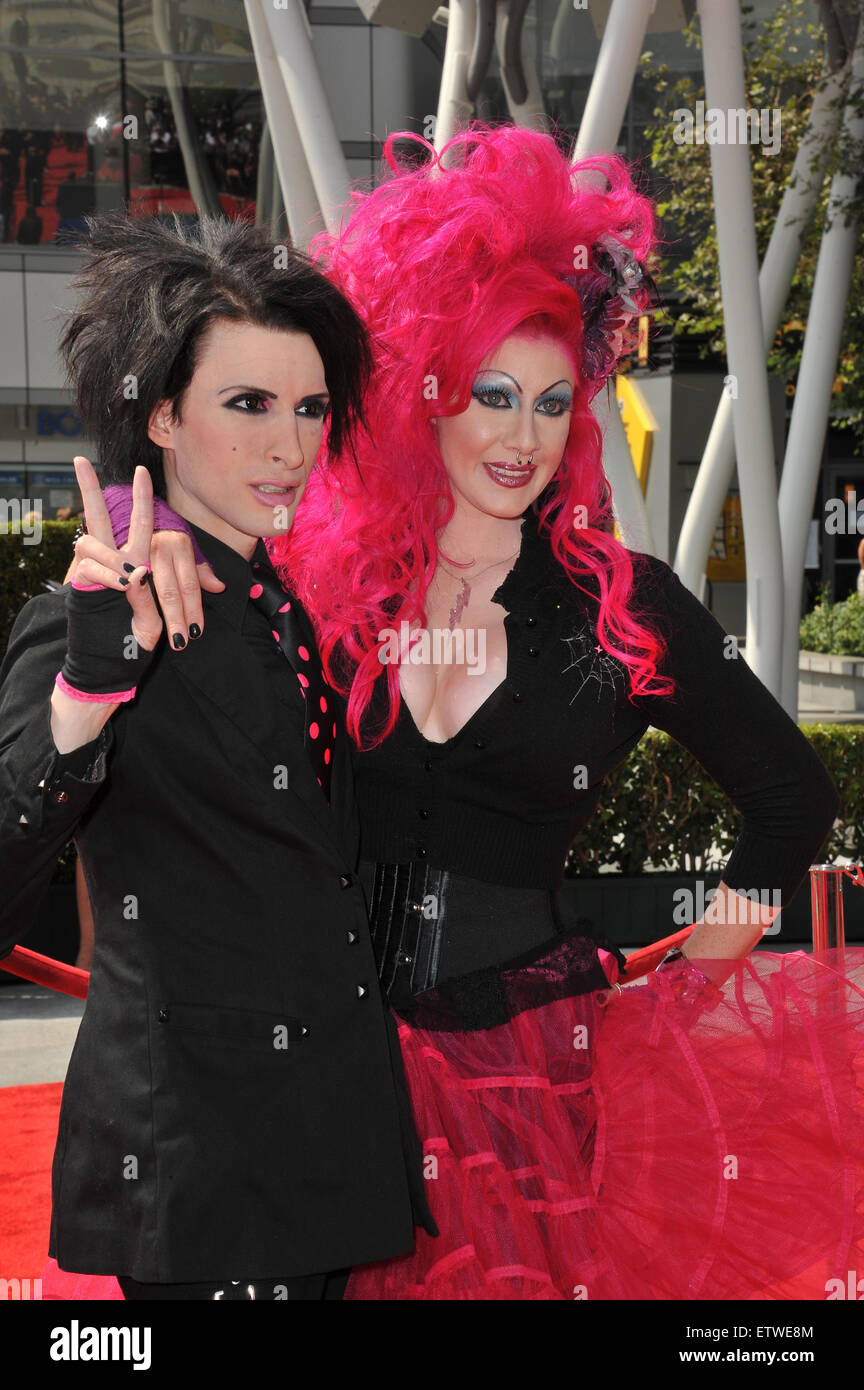 LOS ANGELES, CA - 10. September 2011: The Amazing Race Sterne Kent Kaliber & Vyxsin Fiala auf 2011 Primetime Creative Arts Emmy Awards im Nokia Theatre L.A. Live. Stockfoto