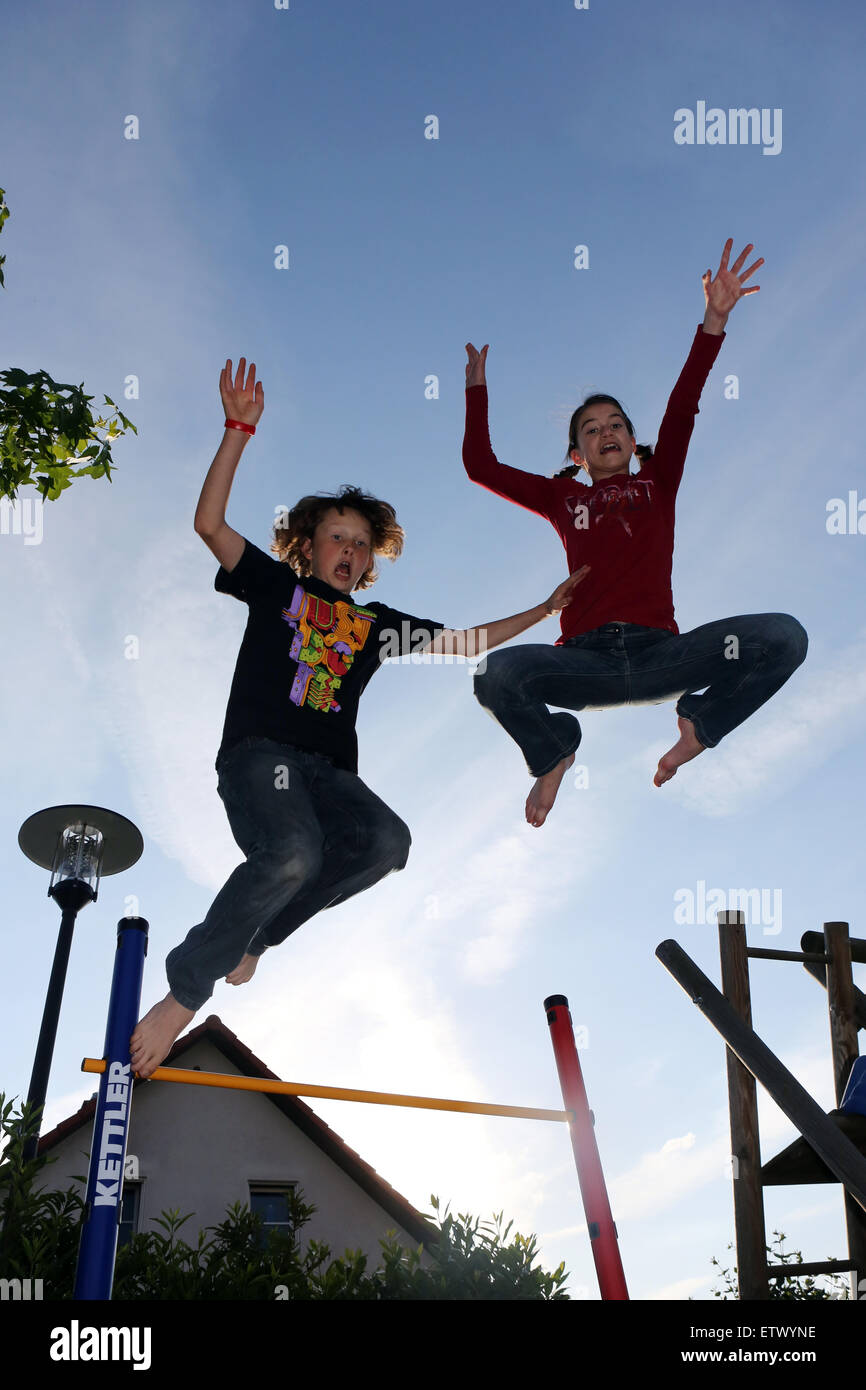 Werl, Deutschland, machen die Kinder eine Kaper Stockfoto