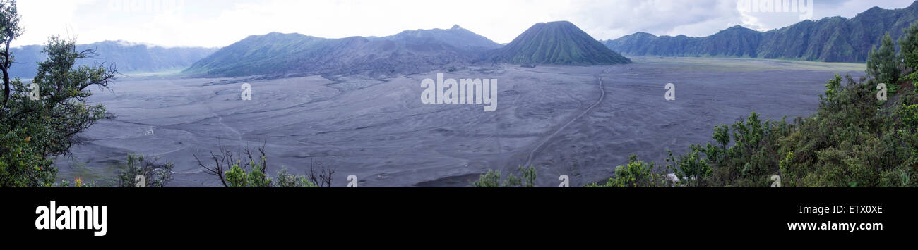 Panoramablick auf den Mount Bromo Vulkan in Indonesien Stockfoto