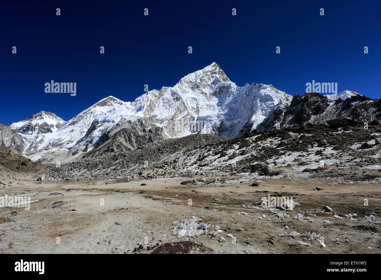 Gipfel des Nuptse Berg (7864 M), Everest base camp Trek, Sagarmatha Nationalpark, UNESCO-Weltkulturerbe, Solu-Khumbu Stockfoto