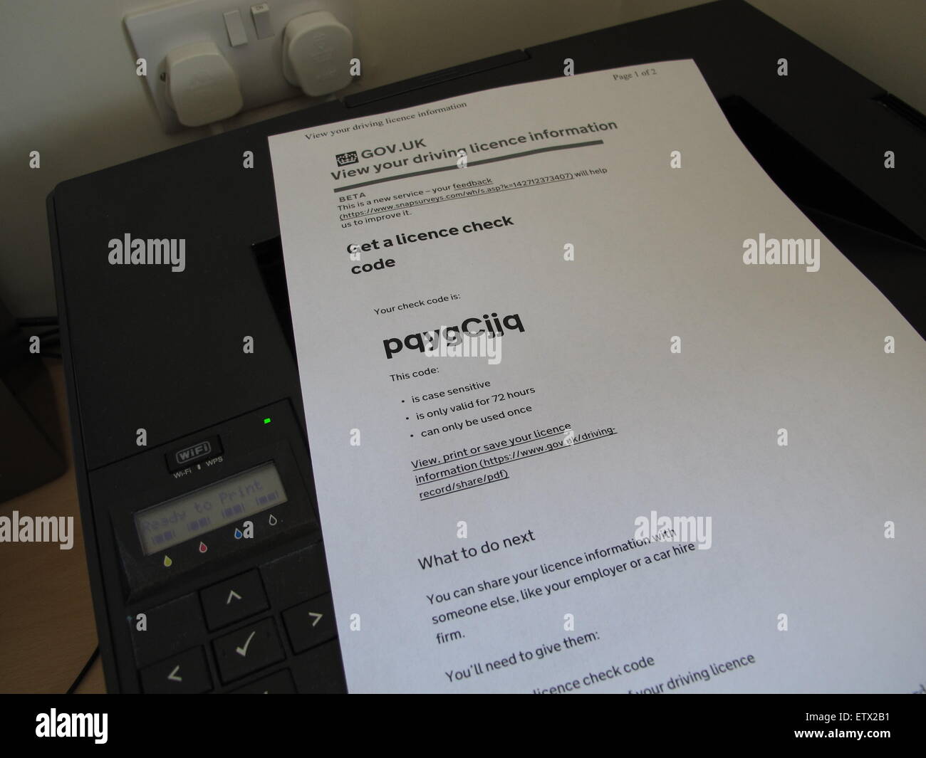 UK Führerschein Papier gleiten durch Online-Überprüfung der Code erlauben 3rd-Party, Zugangsdaten Strafe ausstellt ersetzt Stockfoto