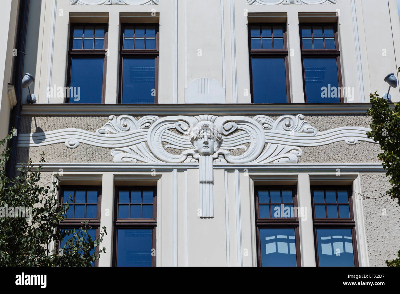 Fassade des Art Nouveau (Jugendstil) Gebäude am Elizabetes Iela 23, Riga, Lettland, entworfen von Hermanis Hilbigs Stockfoto