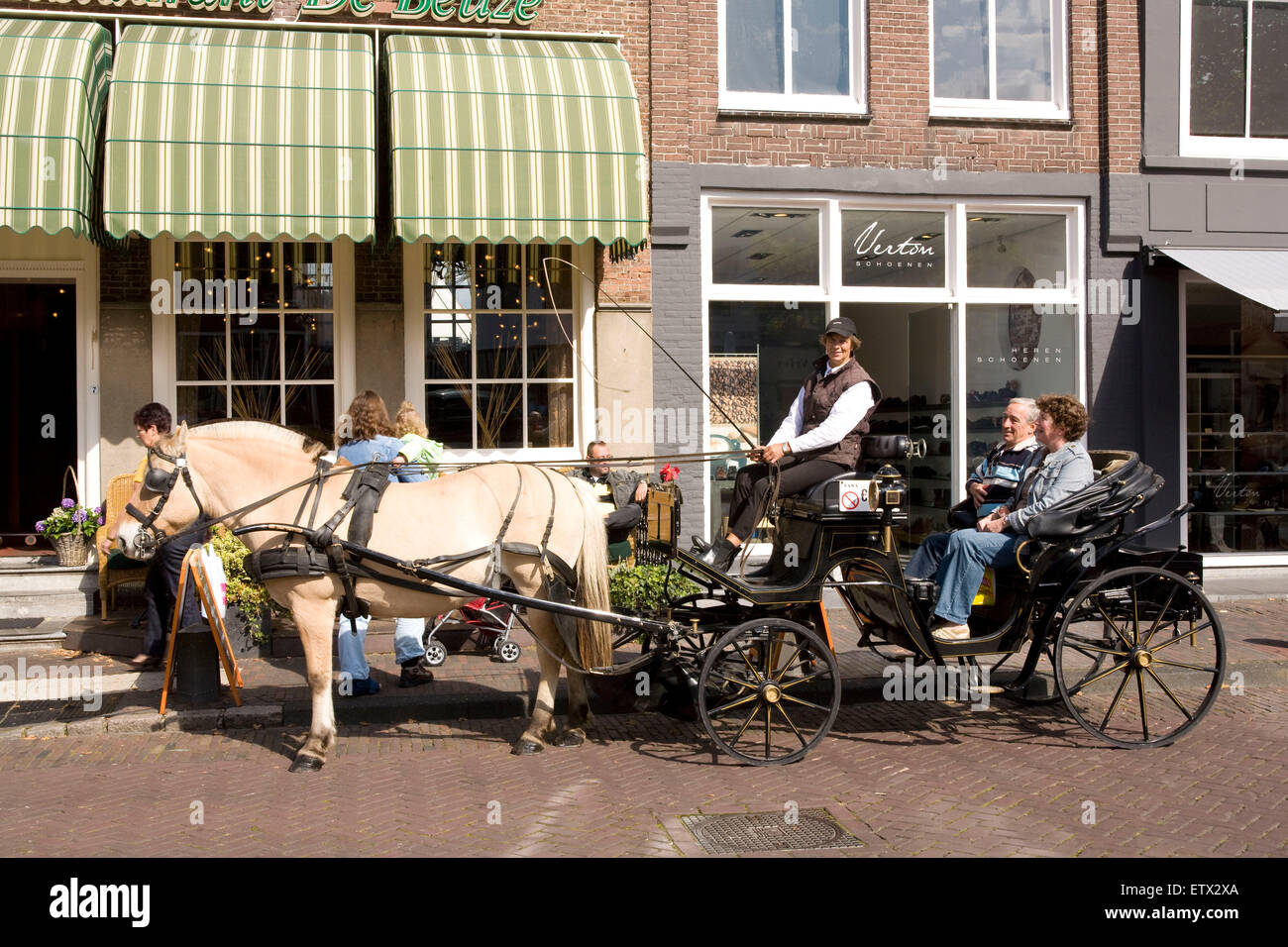 Europa, Niederlande, Zeeland, Zierikzee auf der Halbinsel Schouwen-Duiveland, eine Kutschfahrt durch den alten Teil der Stadt, s Stockfoto