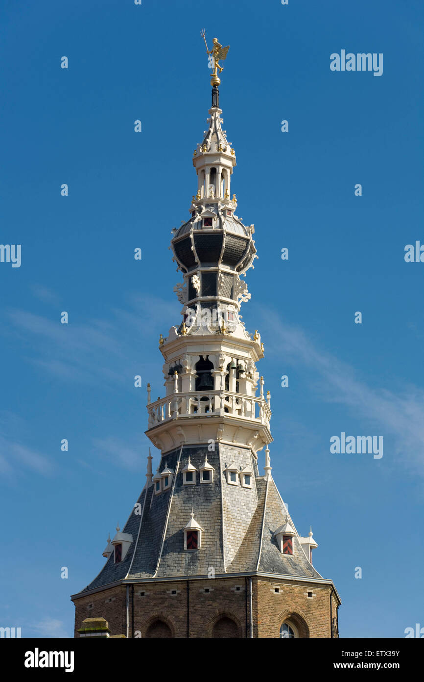 Europa, Niederlande, Zeeland, Zierikzee auf der Halbinsel Schouwen-Duiveland, der Turm des Rathauses in der Straße Meelstra Stockfoto