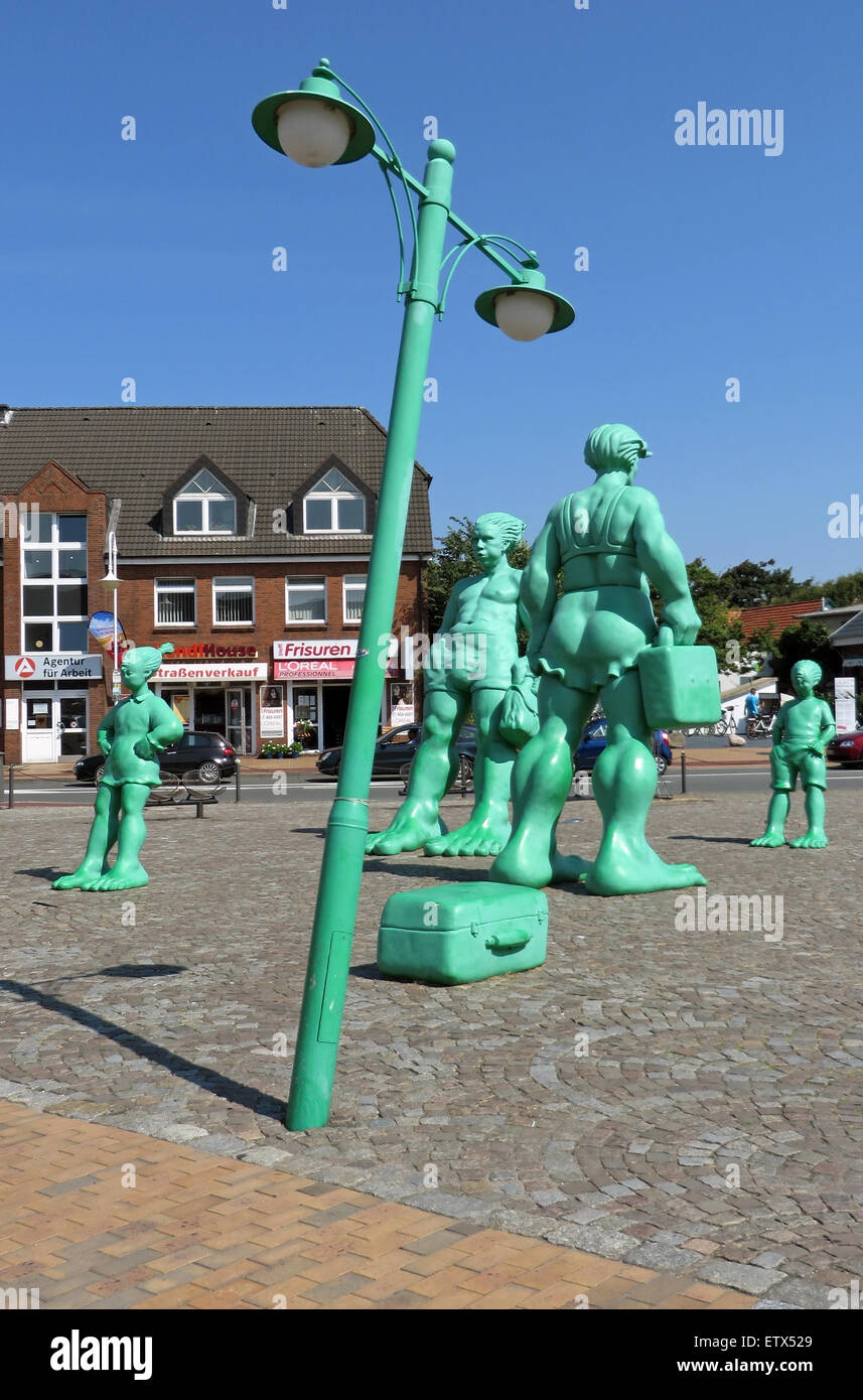 Westerland, Deutschland, Figuren Reisenden Riesen im Wind auf dem Bahnhofsvorplatz auf Sylt Stockfoto