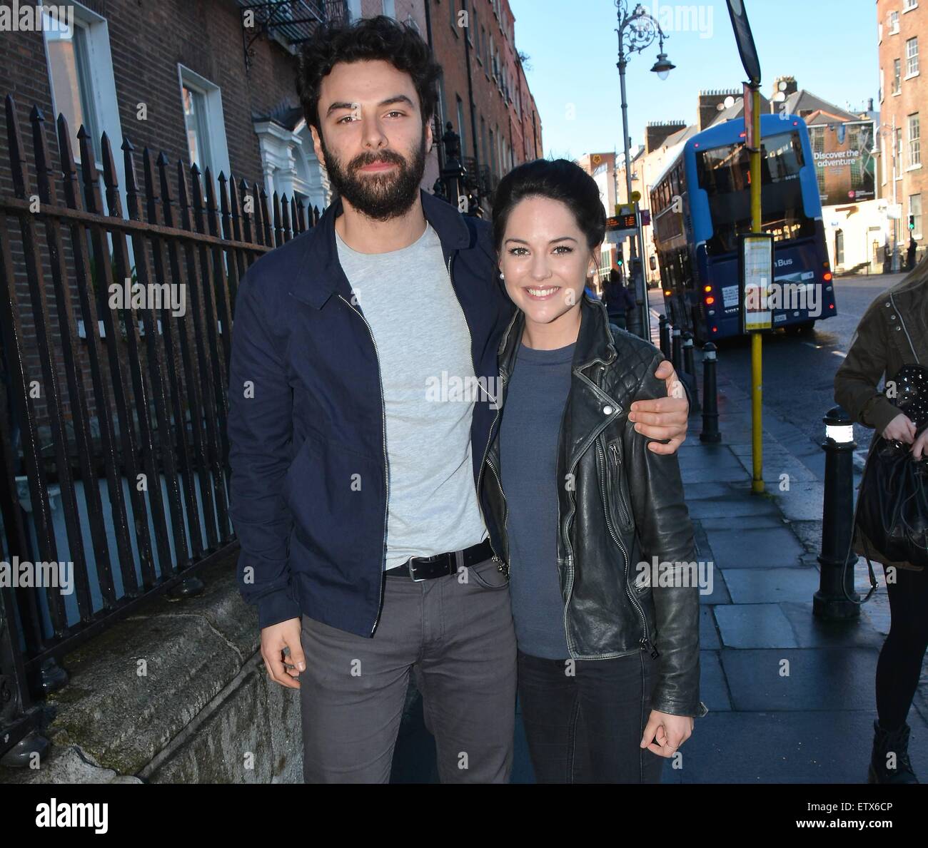 Poldark Sterne Aidan Turner & Verlobte Sarah Greene besuchen eine Podiumsdiskussion zum Thema Schauspiel an der Lehrer-Club an der Parnell Street im Rahmen des Jameson Dublin International Film Festival neben anderen irischen Schauspieler Robert Sheehan, Dublin, Irland - 24.03.15.  Mit: Aidan Turner, Sarah Greene wo: Dublin, Irland bei: 24. März 2015 Stockfoto