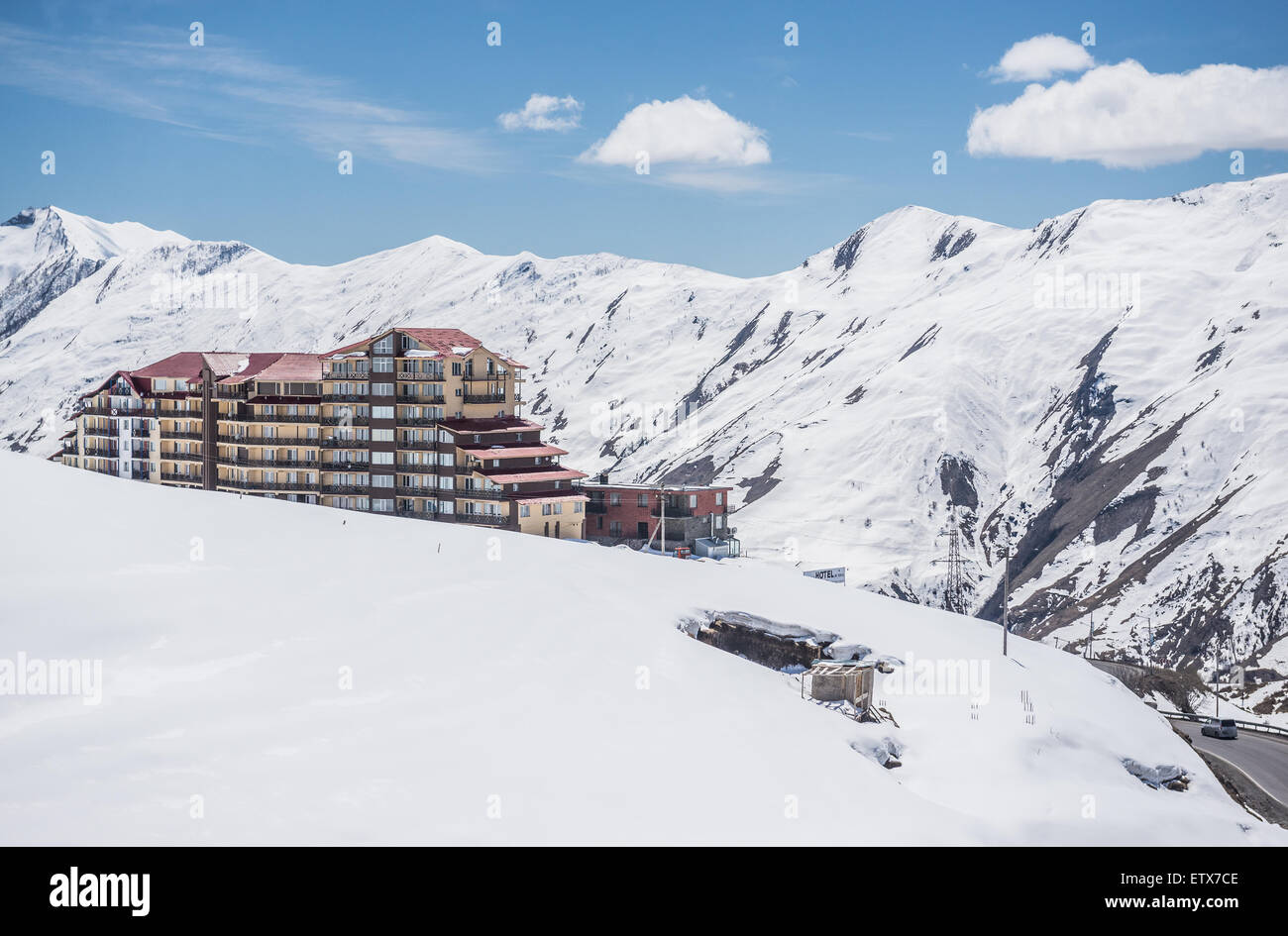 Hotel Club-2100 in Gudauri Skigebiet in größeren Kaukasus - Blick vom Georgian Military Highway, Georgien Stockfoto