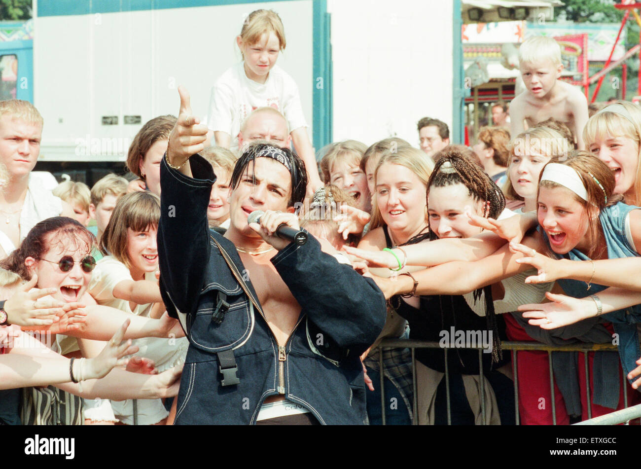 Peter Andre, führt Fun Day, Stewart Park, Marton, Middlesbrough, England, 20. August 1995. Stockfoto