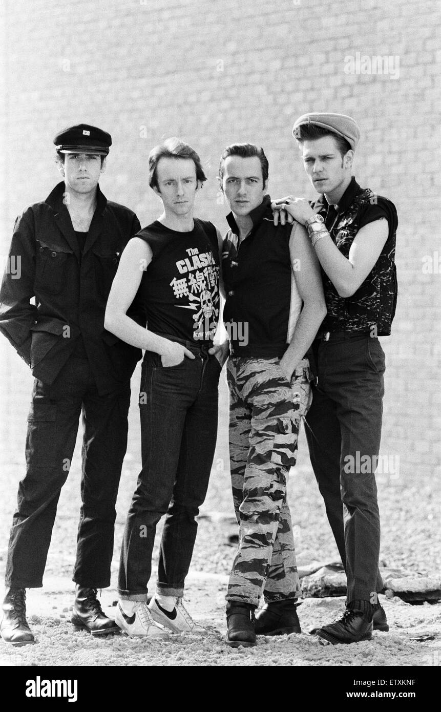 Englische Punk-Rock-Band The Clash. Mitglieder der Band sind (von links nach rechts), Gitarrist Mick Jones, Schlagzeuger Nicky Headon Sänger Joe Strummer und Bassist Paul Simonon. 21. April 1982. Stockfoto