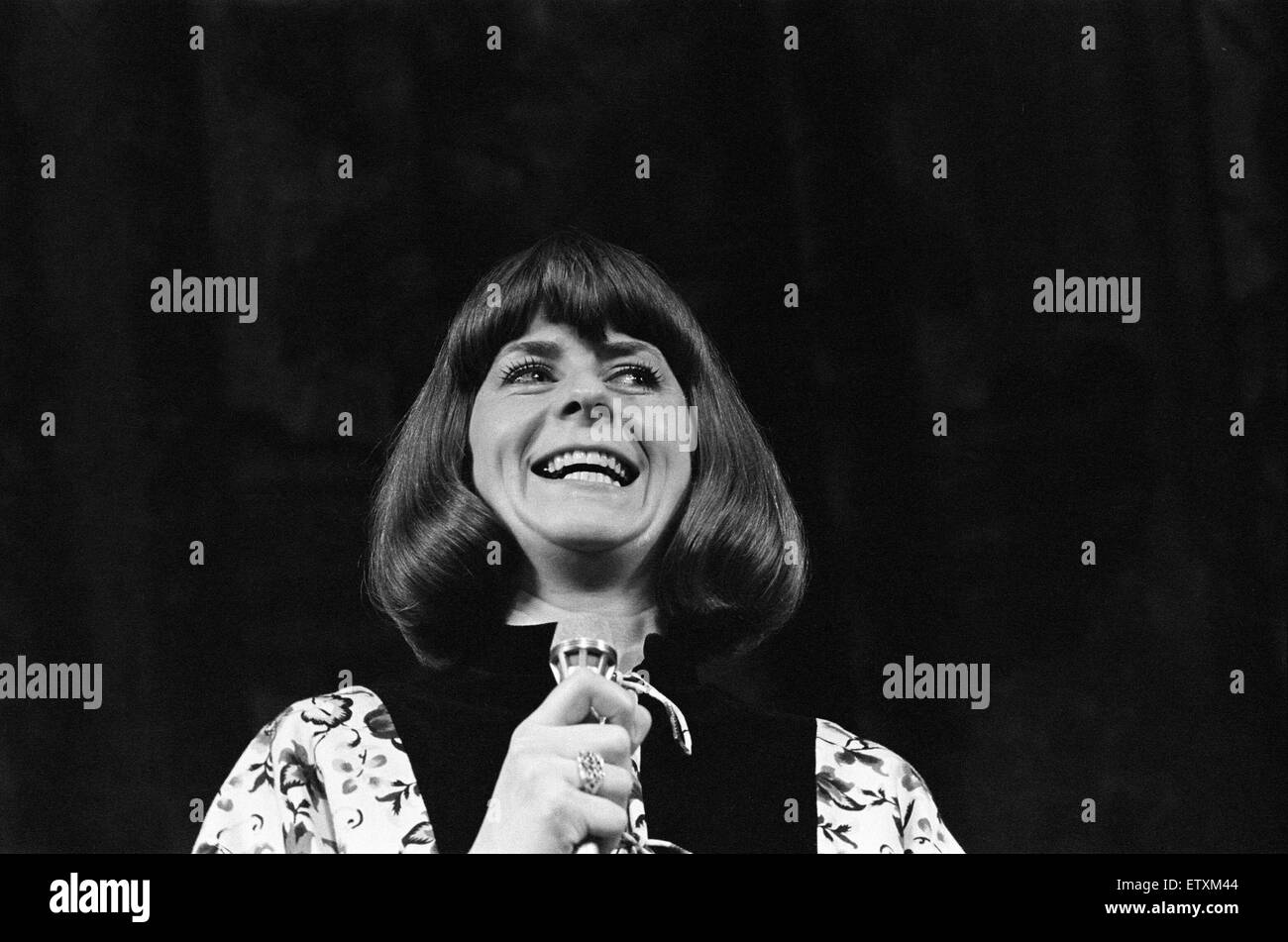 PAM Ayres führt bei Bristol Hippodrome. 6. April 1977. Stockfoto