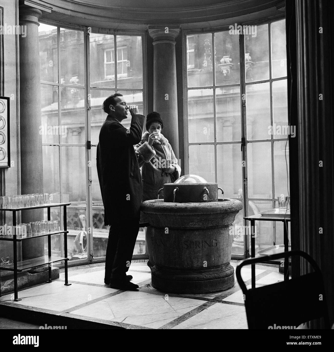 Die Könige-Brunnen in der Grand Pump Room, Bath, Somerset. 29. November 1964. Stockfoto