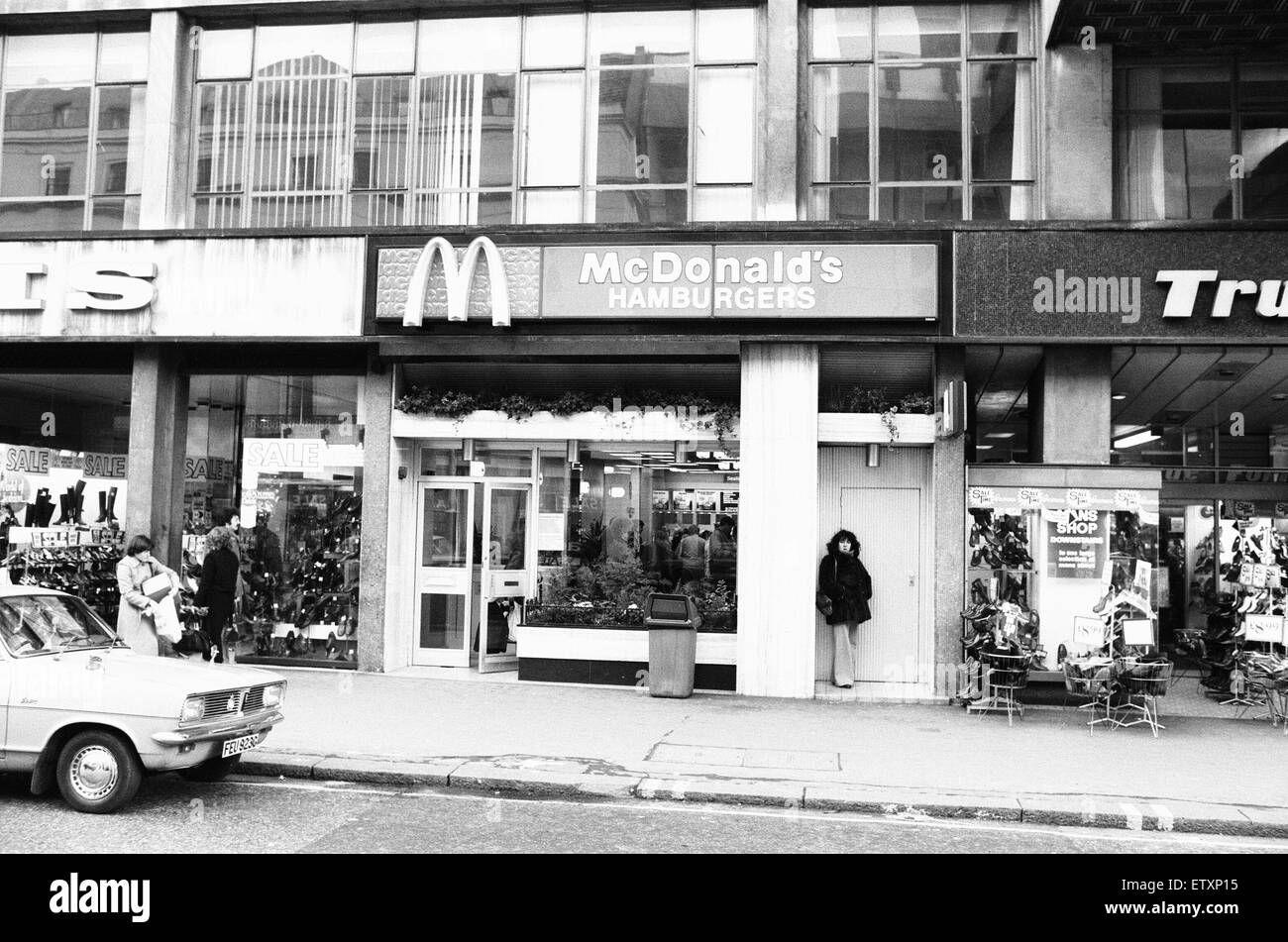 McDonald's Hamburger Café im Westend von London öffnet seine Tür. 11. Januar 1980 Stockfoto