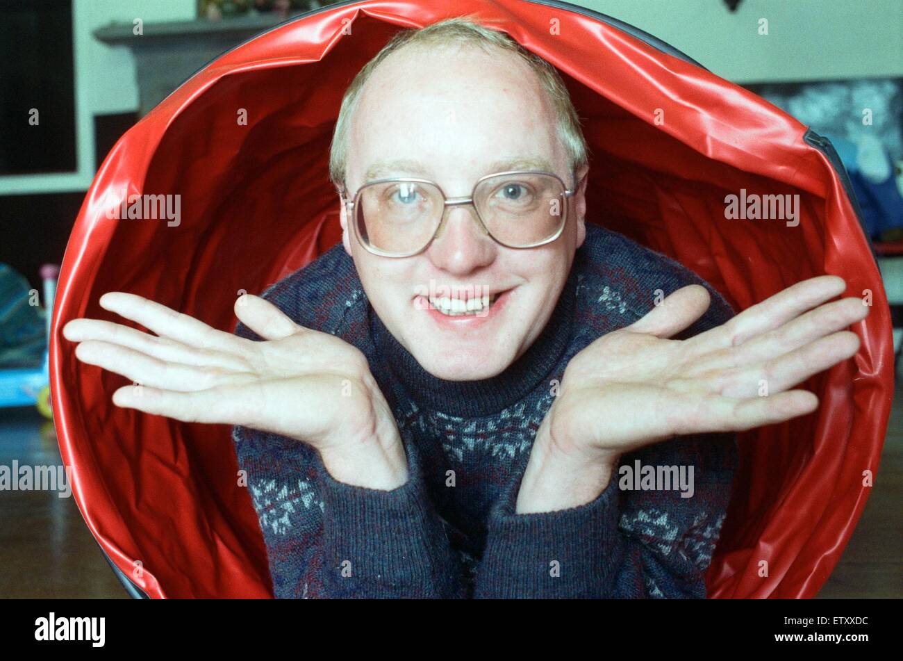 Zum Kinderspiel... eine andere weibliche Bastion zu brechen ist Steve Mitchell, der Vorsitzende des Meltham Mills Krabbelgruppe gewählt worden ist. Steve verließ er die Stelle als ein Transport zu kümmern, sein Sohn Sam, vor acht Monaten jetzt 16 Monate verwaltet. Seine Frau Anne arbeitet für Stockfoto