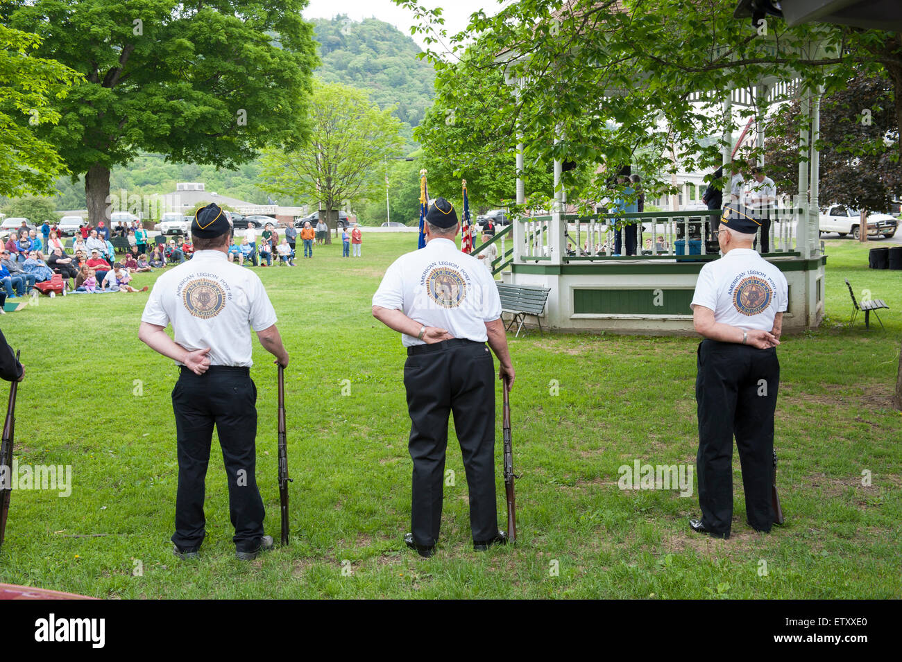 Veteranen und Dorfbewohner beobachten Memorial Day Zeremonie in Townshend Vermont Stockfoto