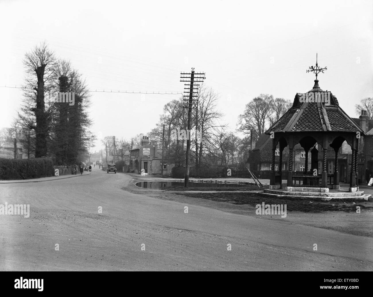 Ickenham Teich und Pumpe, London. Um 1930 Stockfoto