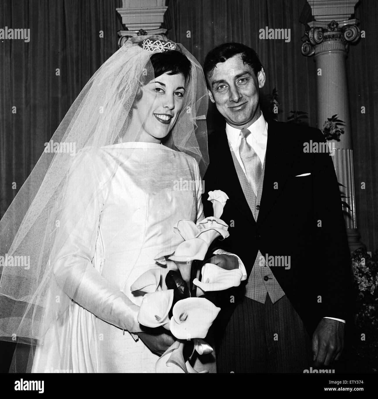 Die Hochzeit von Komiker Spike Milligan, Pat Ridgeway. Die Hochzeit fand am Felsen Holz römisch-katholische Kirche, Rawdon in der Nähe von Leeds, 28. April 1962. Stockfoto